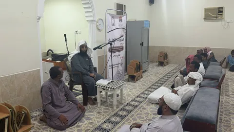 صورة 2 من جانب من تعليم كبار السن والبالغين أركان الصلاة وواجباتها ضمن برنامج الدروس المهمة لعامة الأمة